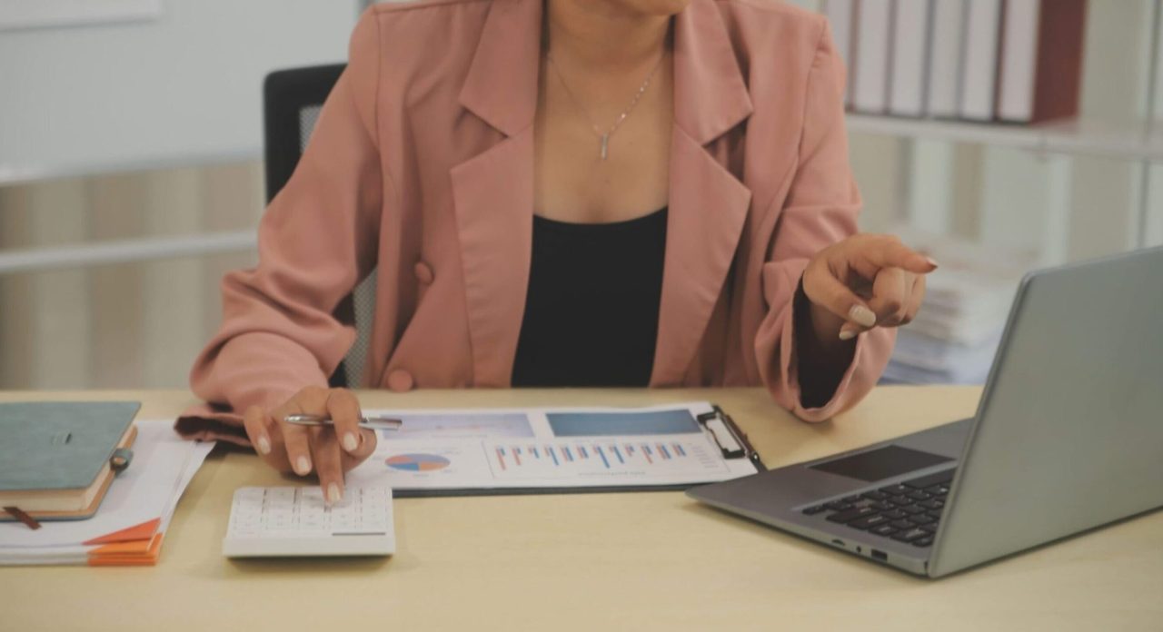 vecteezy_business-documents-auditor-businesswoman-checking-searching_46670720-2-2048x1066 (1) (1) (1) (1)
